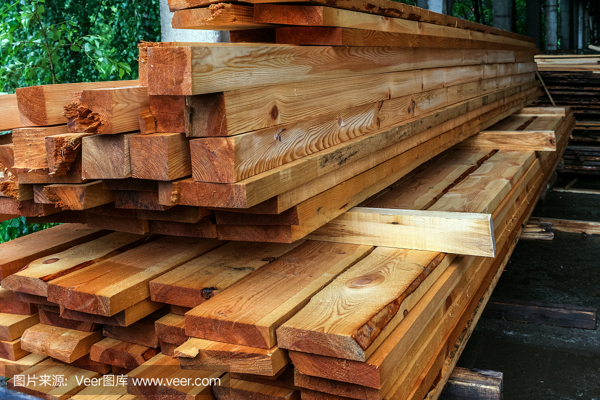 木材工厂库存和木板。